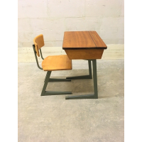 Vintage schooltafeltje met stoel nr 15